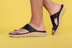 Sandales en cuir Merrell pour femmes - District 4 luxe post